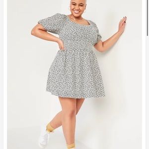 Old Navy Puff Sleeved Smocked Waist Mini Dress Black White Ditsy Floral 2X